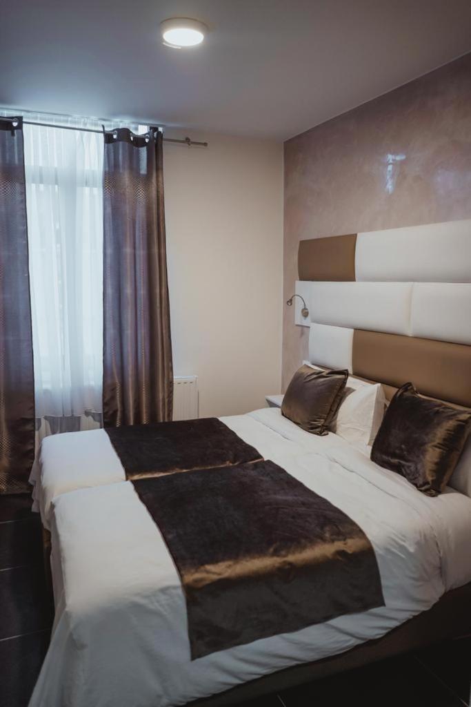 Hotel Onyx Expo Брюссель Экстерьер фото